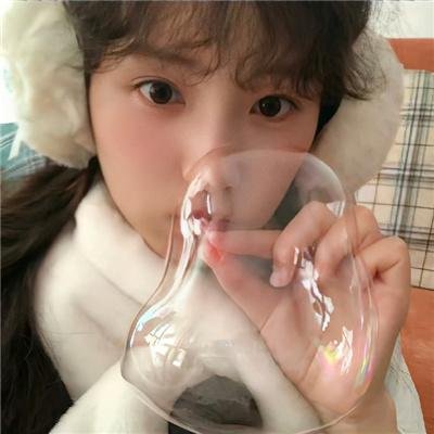 红衣小女孩